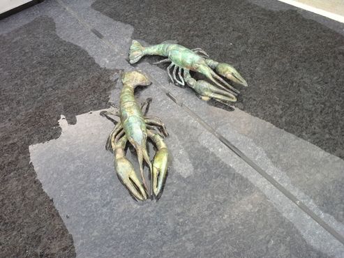 Скульптуры в фонтане