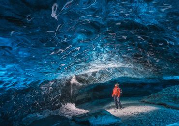 Экскурсия в хрустально-голубую пещеру ледника Ватнайёкюдль с выездом от ледниковой лагуны Йёкюльсаурлоун