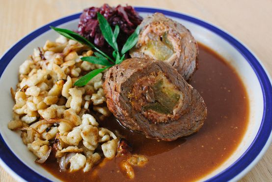 Говядина, фаршированная солёными огурцами