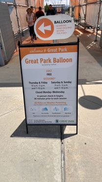 Оранжевый шар в парке Грейт