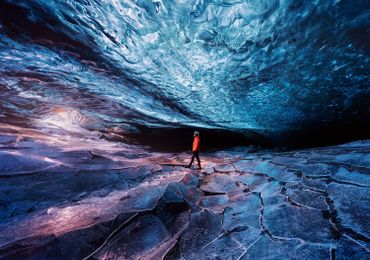 Тур в кристально-ледяную пещеру ледника Ватнайёкюдль от лагуны Йёкюльсаурлоун