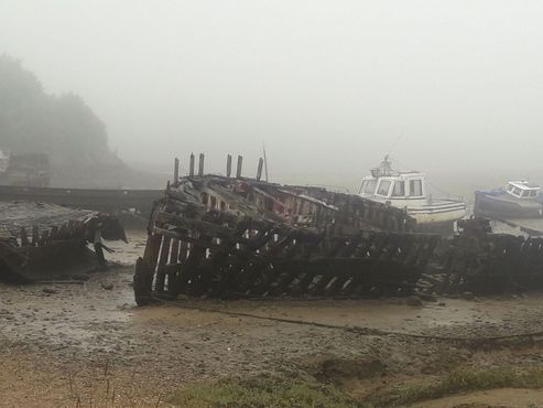 Туманное утро на Кельмерском кладбище кораблей