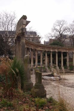 Руины «римской» колоннады XVIII века