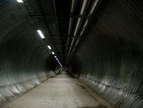 Стальной тоннель, ведущий в хранилище
