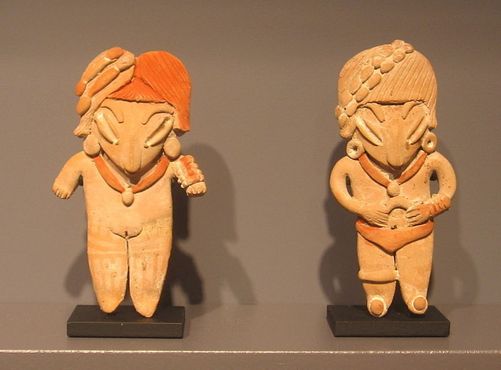 Обнаруженные в Эль-Серрито женские фигуры, которые могут изображать богиню-мать