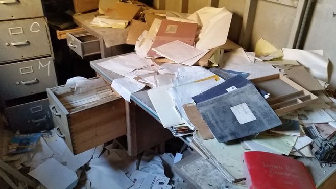 Оставленные папки с документами, 2015 г.