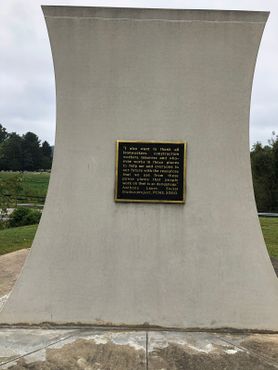 Строительство мемориала помогали организовать школьники