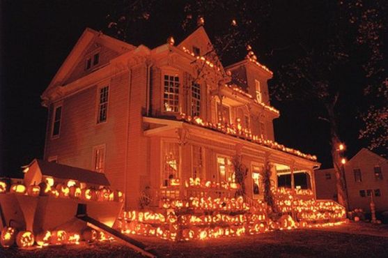 Тыквенный дом на Хэллоуин