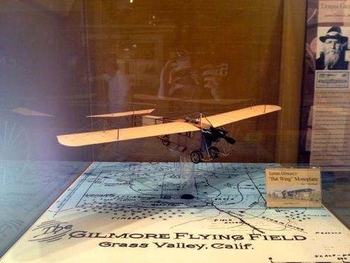 Модель одного из самолетов Гилмора, моноплана с крылом как у летучей мыши