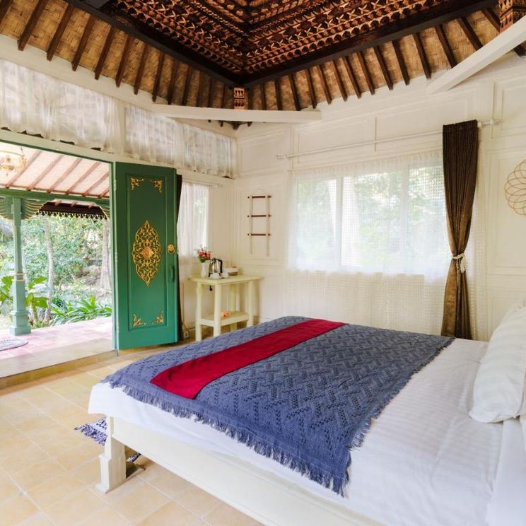 Отели 3*, Отели 4*, Бутик-отели, Отели 5*, Виллы, Глэмпинги, Лоджи