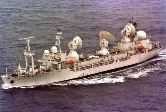 USNS «Генерал Г. Х. Арнолд» в пути с радаром PACBAR III на борту