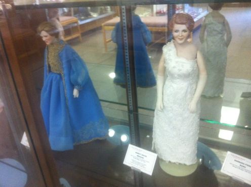 Кукольные первые леди из библиотеки округа Юинта