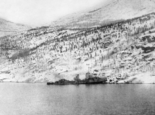 Нечёткий снимок эсминца, сделанный в 1940 году с борта британского судна