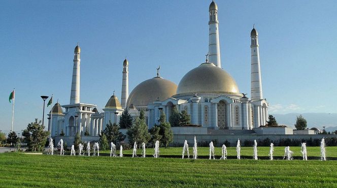 Мечеть Туркменбаши Рухы и мавзолей