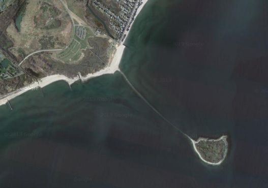Остров Чарльз, соединённый с Милфордом косой. Снимок со спутника