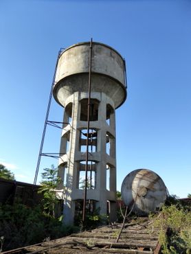 Башня с видом на железнодорожные вагоны в Неа-Ионии
