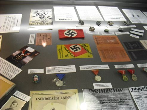 Нацистские предметы на витрине