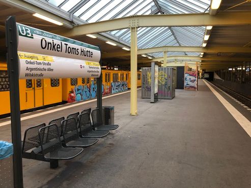 Станция метро Onkel Toms Hütte - предпоследняя станция на линии U3 в сторону Krumme Lanke