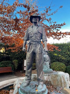 Индиана Джонс