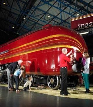 Широкий ассортимент исторических локомотивов и экспонатов очаровывает любителей истории и туристов