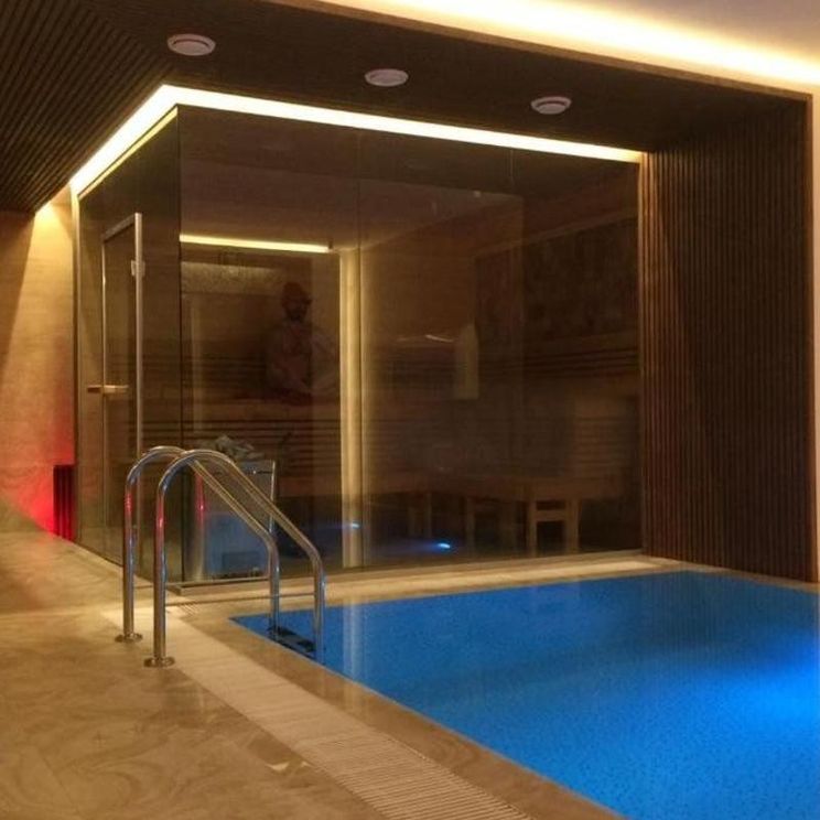 <p>Тур предусматривает проживание в гостинице.</p><p><strong>Стоимость тура на 1 человека в зависимости от размещения:</strong></p><ul><li><strong>Стандарт</strong> –<strong> 137 500 рублей;</strong></li><li>Доплата за одноместное размещение – от <strong>38 500 рублей;</strong></li><li><strong>Комфорт</strong> – <strong>164 000 рублей;</strong></li><li>Доплата за одноместное размещение – от <strong>65 500 рублей.</strong></li></ul><p>Типы размещения:</p><ul><li>