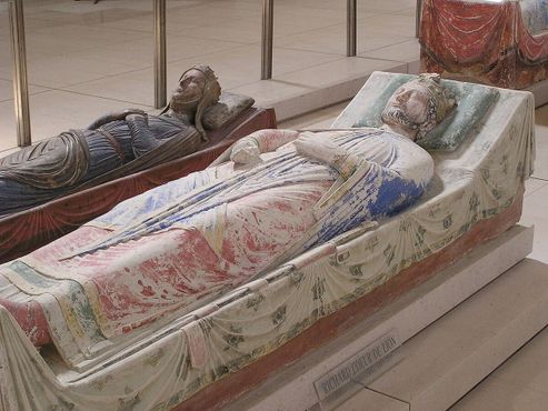 Гробницы Ричарда I и Изабеллы Ангулемской 