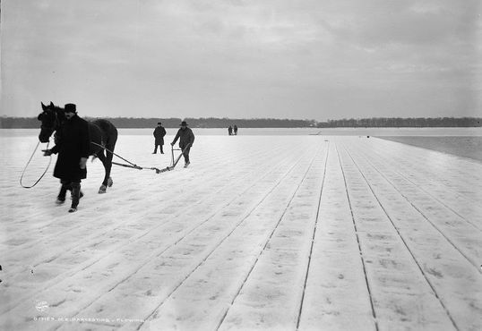 Сбор льда, примерно 1900 г.