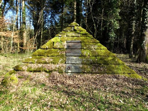 Заброшенное кладбище Ла-Буле