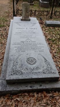 Надгробие на могиле Джона Харта (обратите внимание, что вместо июня дату смерти начали ставить - апрель)