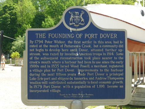 Доска, посвящённая основанию Порт-Довера