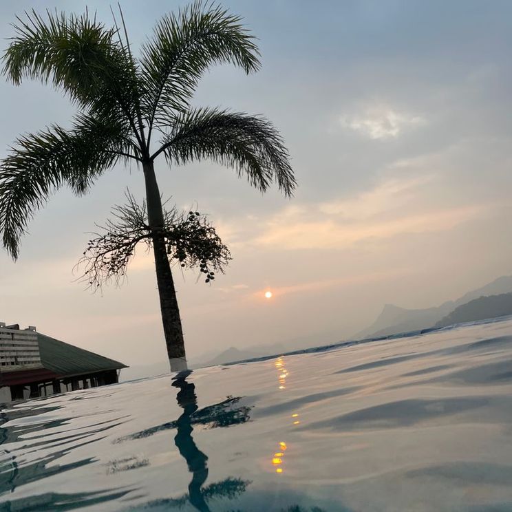 Отели 4*, Отели 5*, Виллы, Коттеджи, Хаусботы