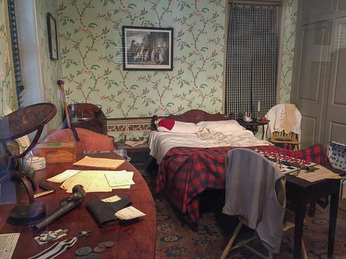 Спальня с оригинальной мебелью и личными вещами Костюшко