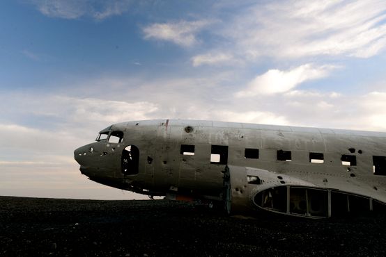 Обломки самолета DC-3 ВМС США