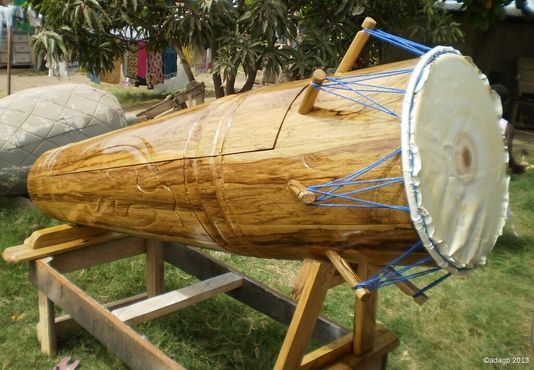 Упавшее дерево – это традиционная форма, используемая в Гане для умерших